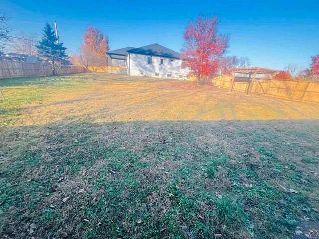 4705 SE Croco RD, Berryton, KS 66409