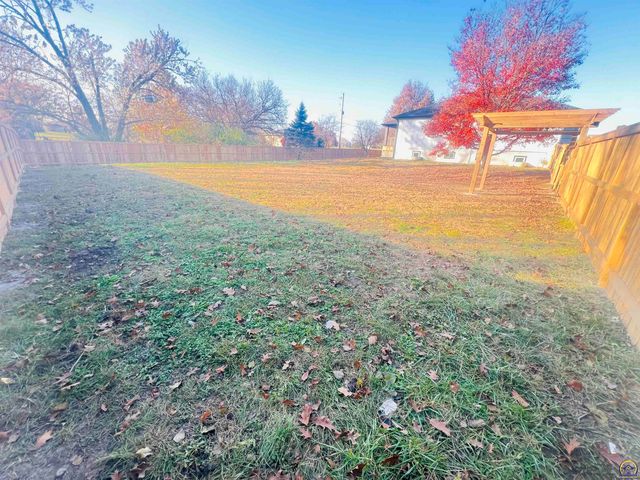 4705 SE Croco RD, Berryton, KS 66409