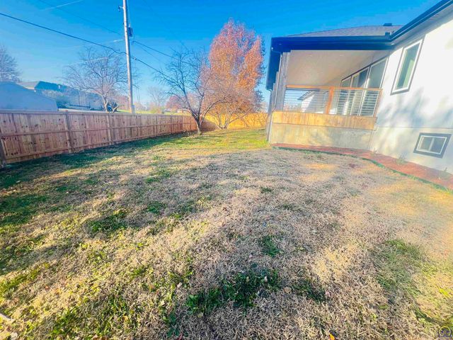 4705 SE Croco RD, Berryton, KS 66409