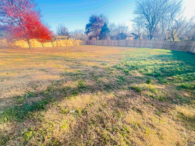 4705 SE Croco RD, Berryton, KS 66409