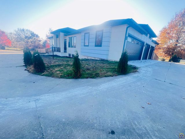 4705 SE Croco RD, Berryton, KS 66409