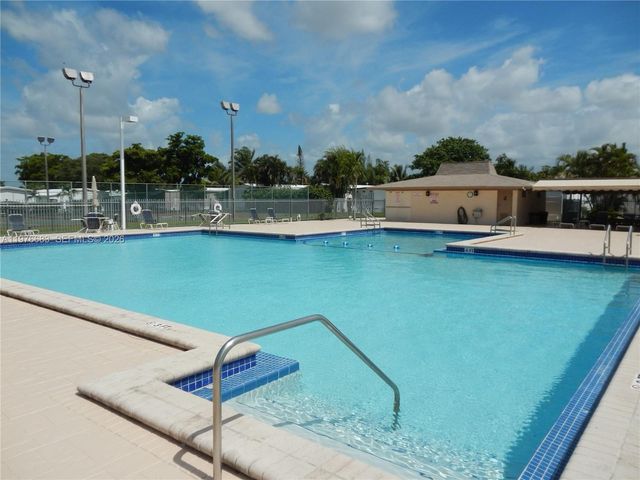 2461 SW 50th St 0, Dania Beach, FL 33312
