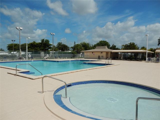 2461 SW 50th St 0, Dania Beach, FL 33312