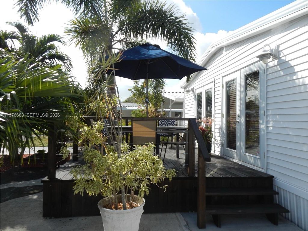 2461 SW 50th St 0, Dania Beach, FL 33312