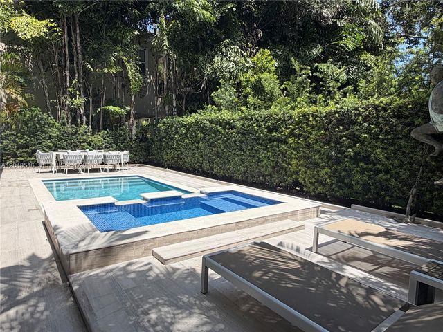 4724 SW 72nd Street, Miami, FL 33143