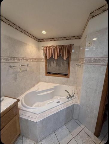 11028 W Daphne STREET, Milwaukee, WI 53224
