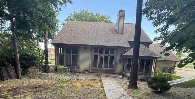 11028 W Daphne STREET, Milwaukee, WI 53224