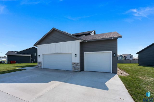 6304 S Dublin Ave Avenue, Sioux Falls, SD 57106