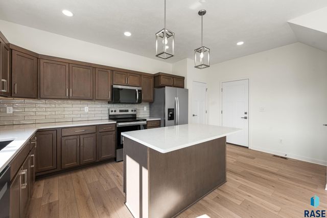 6304 S Dublin Ave Avenue, Sioux Falls, SD 57106