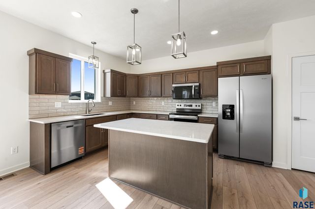 6304 S Dublin Ave Avenue, Sioux Falls, SD 57106