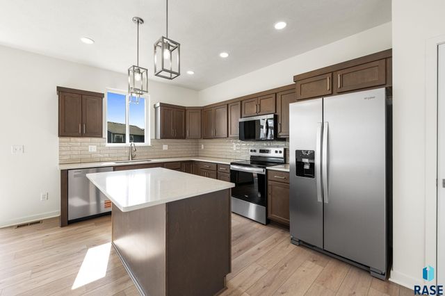 6304 S Dublin Ave Avenue, Sioux Falls, SD 57106