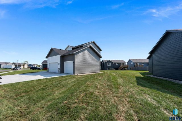 6304 S Dublin Ave Avenue, Sioux Falls, SD 57106
