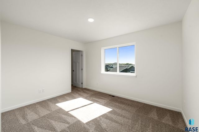 6304 S Dublin Ave Avenue, Sioux Falls, SD 57106
