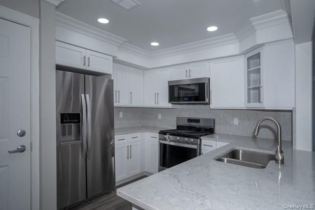 135 Westwood Drive 149, Westbury, NY 11590