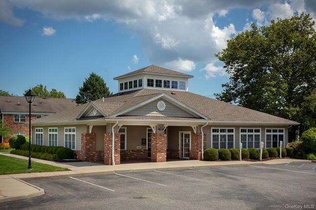 135 Westwood Drive 149, Westbury, NY 11590