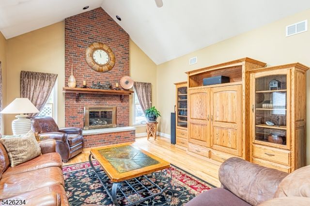 106 Stone Crossing, Greenwich Twp., NJ 08886