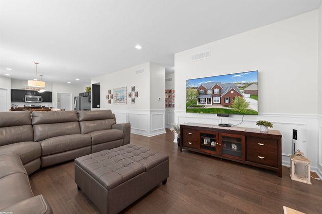 55590 Irvin Drive, Shelby Twp, MI 48316