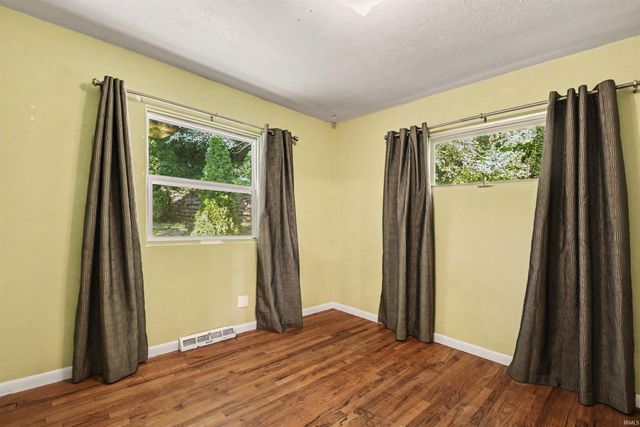 1824 Peachtree Lane, South Bend, IN 46617