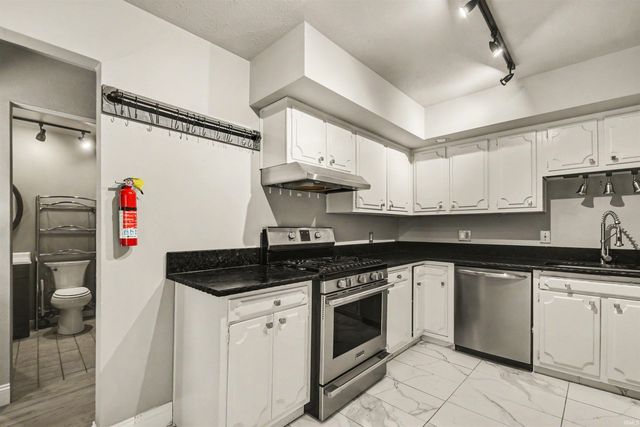 1824 Peachtree Lane, South Bend, IN 46617