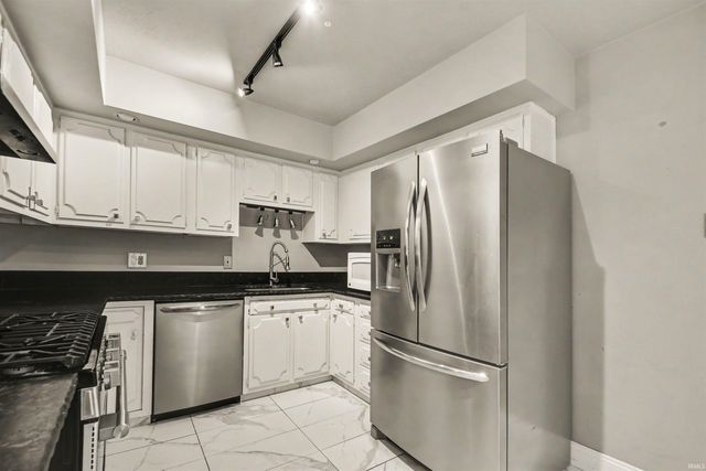 1824 Peachtree Lane, South Bend, IN 46617