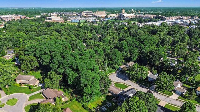 1824 Peachtree Lane, South Bend, IN 46617
