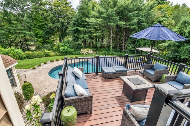 31 Burbank Road, Londonderry, NH 03053