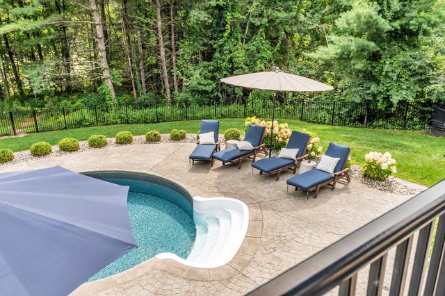 31 Burbank Road, Londonderry, NH 03053