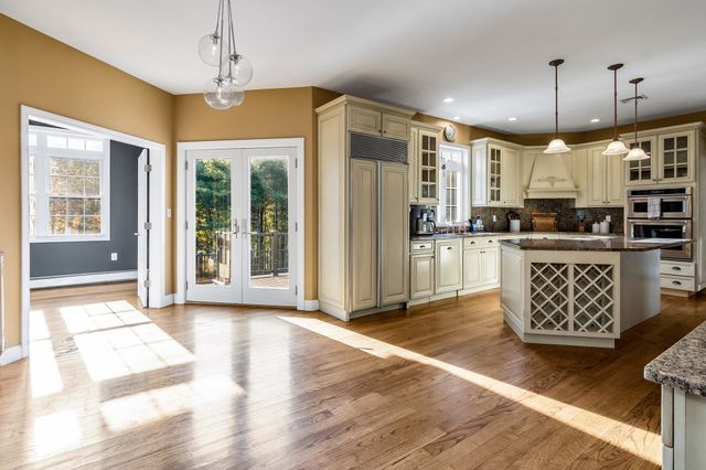 31 Burbank Road, Londonderry, NH 03053