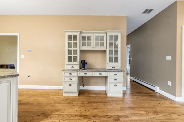 31 Burbank Road, Londonderry, NH 03053