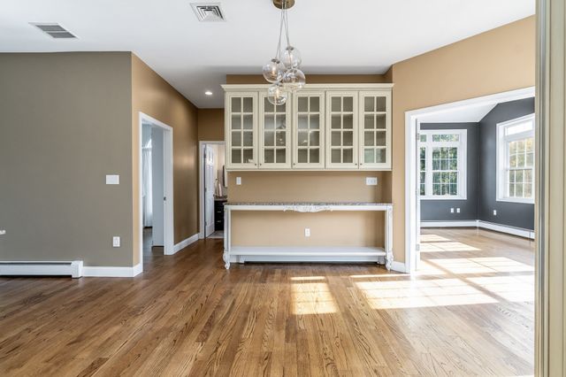 31 Burbank Road, Londonderry, NH 03053