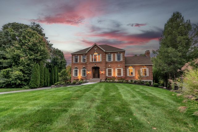 31 Burbank Road, Londonderry, NH 03053