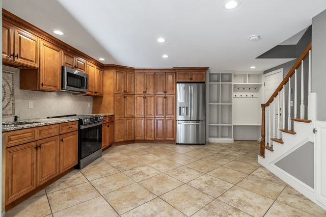 31 Burbank Road, Londonderry, NH 03053