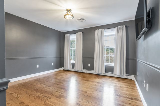 31 Burbank Road, Londonderry, NH 03053