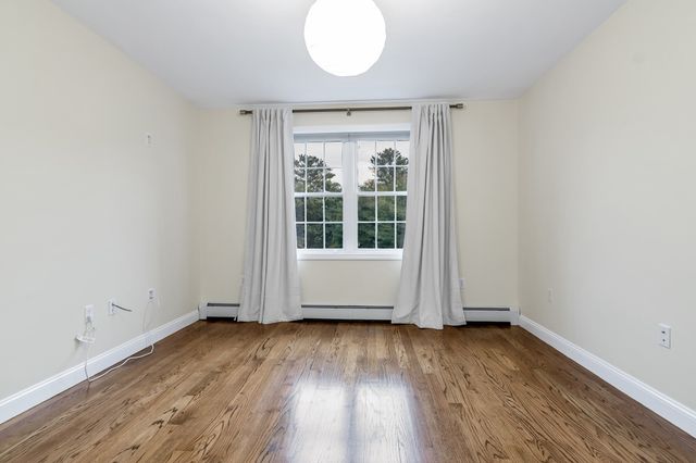 31 Burbank Road, Londonderry, NH 03053