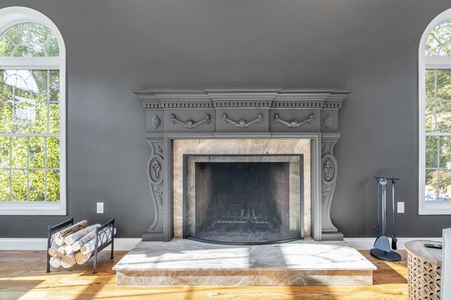 31 Burbank Road, Londonderry, NH 03053