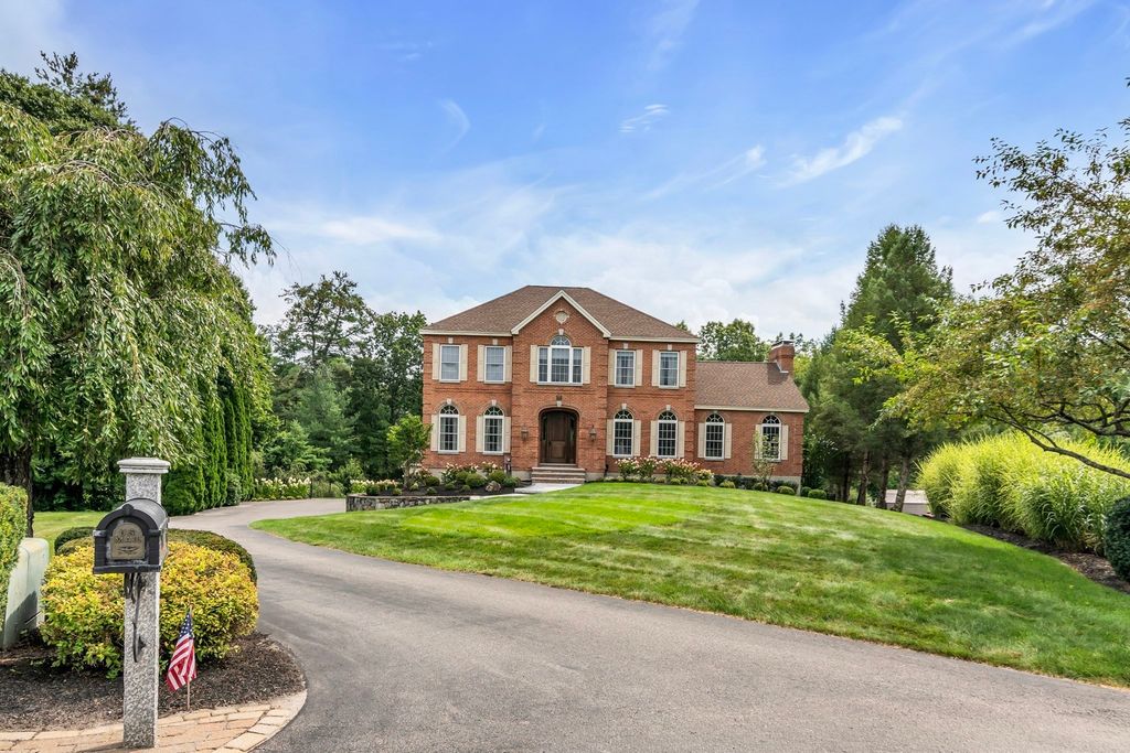 31 Burbank Road, Londonderry, NH 03053