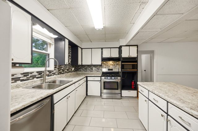 9198 Highway 114, W, Scotts Hill, TN 38374