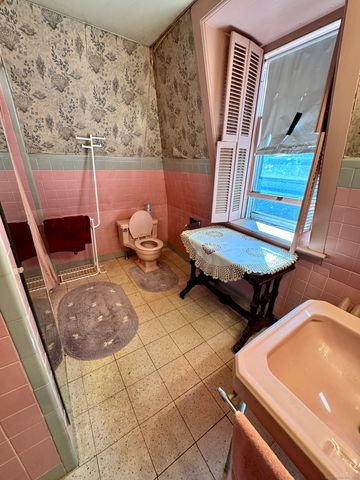 45 McKinley Avenue, Norwich, CT 06360