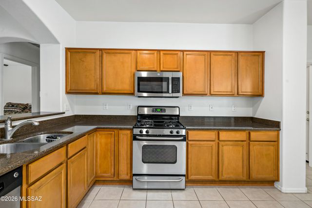 941 N Desert Deer Pass, Green Valley, AZ 85614