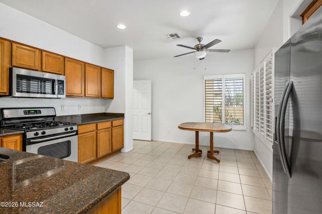 941 N Desert Deer Pass, Green Valley, AZ 85614