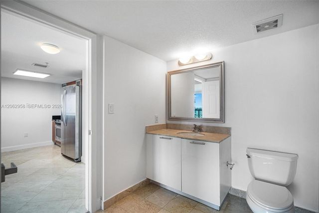 1800 N Bayshore Dr 2410, Miami, FL 33132