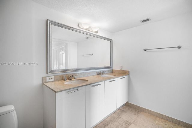 1800 N Bayshore Dr 2410, Miami, FL 33132