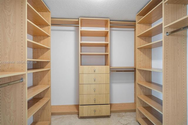 1800 N Bayshore Dr 2410, Miami, FL 33132
