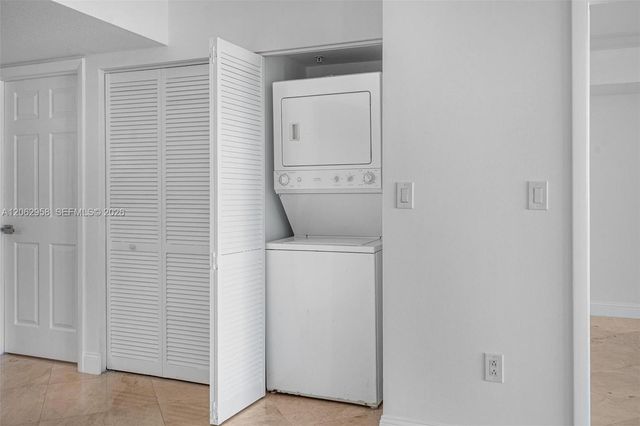 1800 N Bayshore Dr 2410, Miami, FL 33132