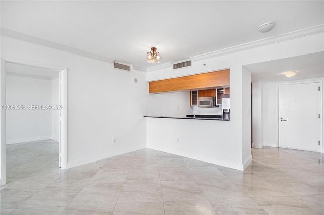 1800 N Bayshore Dr 2410, Miami, FL 33132