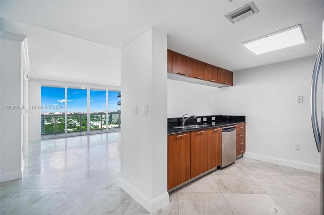 1800 N Bayshore Dr 2410, Miami, FL 33132