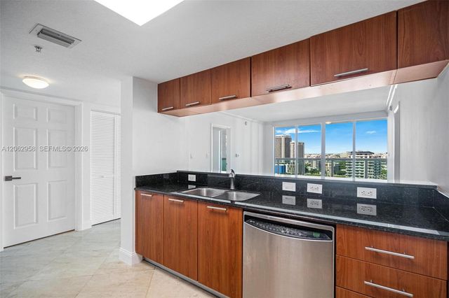 1800 N Bayshore Dr 2410, Miami, FL 33132