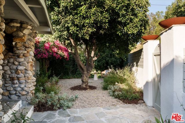 3135 Isabel Drive, Los Angeles, CA 90065