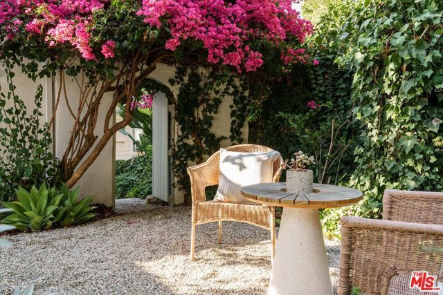 3135 Isabel Drive, Los Angeles, CA 90065