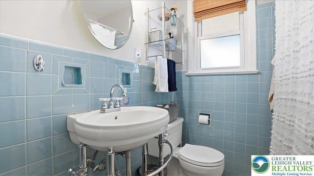 2369 Montgomery Street, Bethlehem City, PA 18017